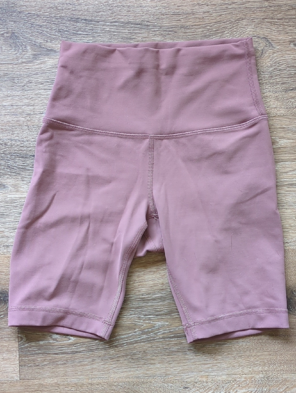 Lululemon Dusty Rose Knee Length Bike Shorts XS